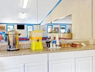 פיינוויל Knights Inn Charlotte South מראה חיצוני תמונה