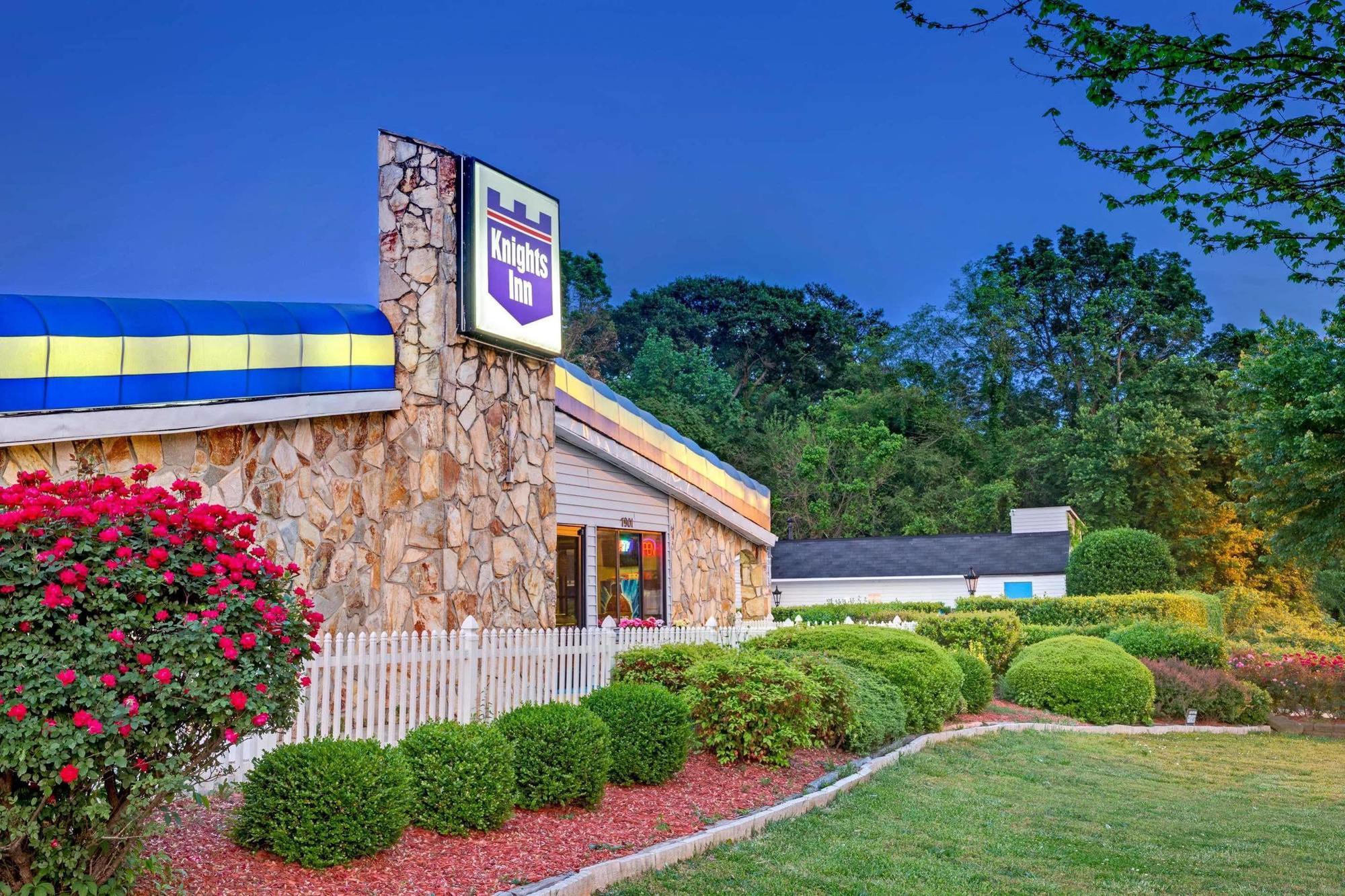 פיינוויל Knights Inn Charlotte South מראה חיצוני תמונה